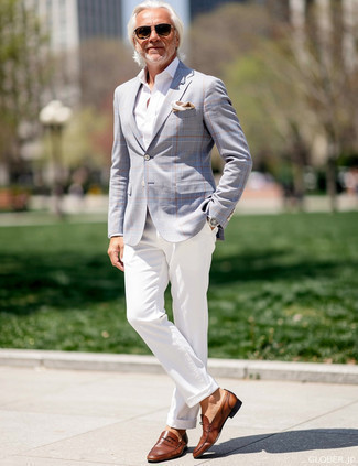 Как носить белые джинсы с голубым пиджаком мужчине