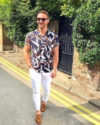 Какие лоферы носить с белыми джинсами мужчине