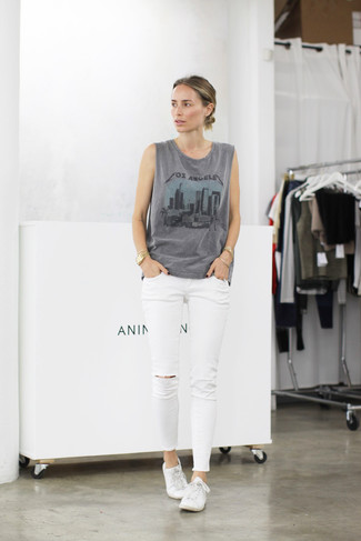 Какие низкие кеды носить с белыми джинсами женщине