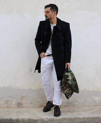 Какие длинные пальто носить с белыми джинсами