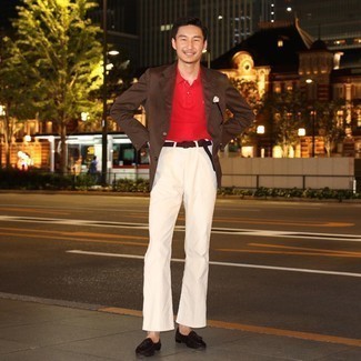 Какие футболки-поло носить с белыми джинсами мужчине