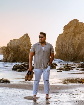 Какие майки носить с белыми джинсами мужчине