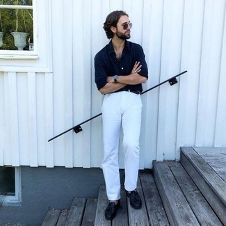 Какие лоферы с кисточками носить с белыми джинсами