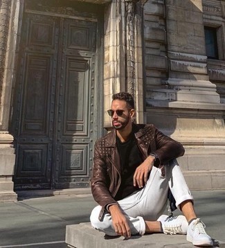 Как носить белые джинсы с белыми низкими кедами мужчине