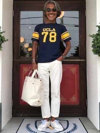 Как носить белые джинсы с белыми низкими кедами мужчине