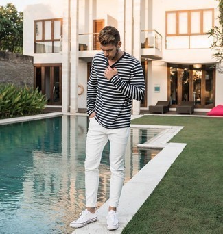 Как носить белые джинсы с белыми низкими кедами мужчине