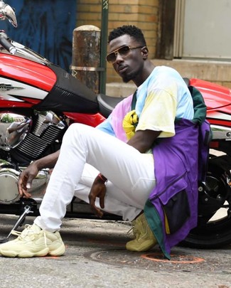 Какие ветровки носить с белыми джинсами мужчине