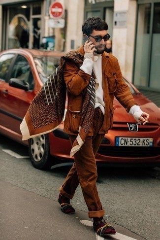 С чем носить белую вязаную водолазку мужчине