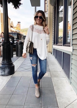 С чем носить белую кружевную блузку