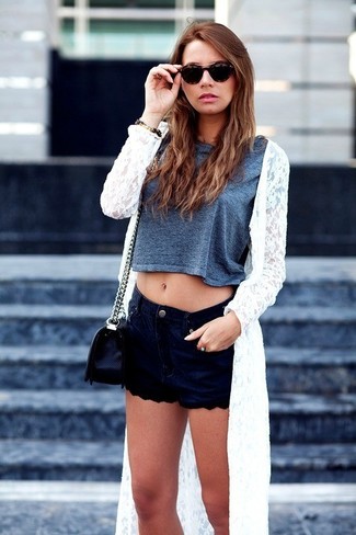 С чем носить белый кружевной кардиган женщине