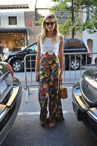 С чем носить белый кружевной укороченный топ