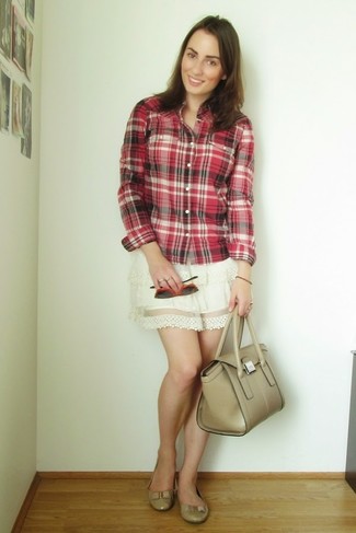 С чем носить белую кружевную юбку