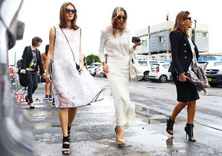 С чем носить белую кружевную футболку женщине