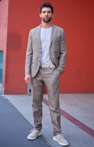 С чем носить белый кожаный ремень мужчине