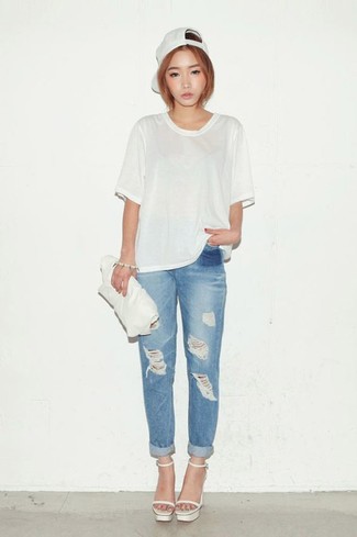 С чем носить белый кожаный клатч