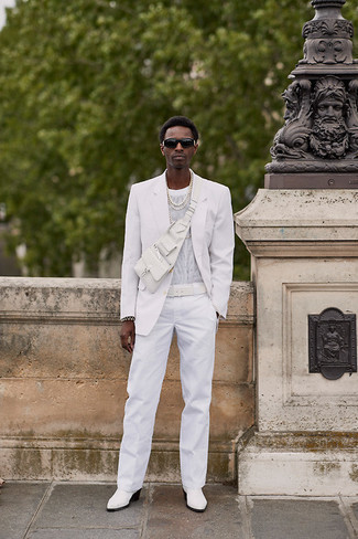 С чем носить белую кожаную поясную сумку мужчине