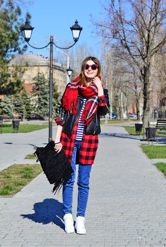 С чем носить белые кожаные высокие кеды женщине