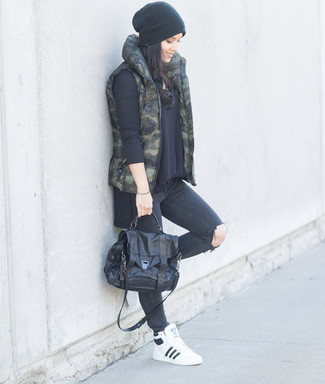 С чем носить белые кожаные высокие кеды женщине