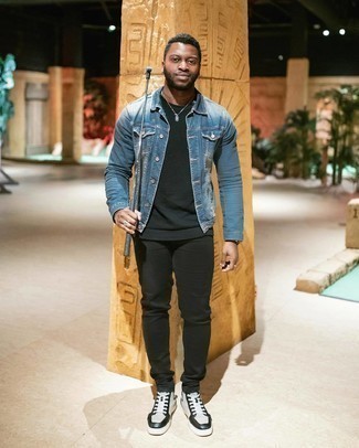 С чем носить белые кожаные высокие кеды мужчине