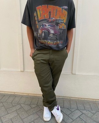 С чем носить белые кожаные высокие кеды мужчине