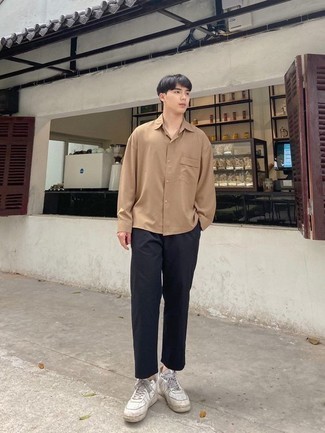 С чем носить белые кожаные низкие кеды мужчине