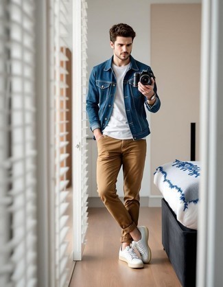 С чем носить белые кожаные низкие кеды мужчине