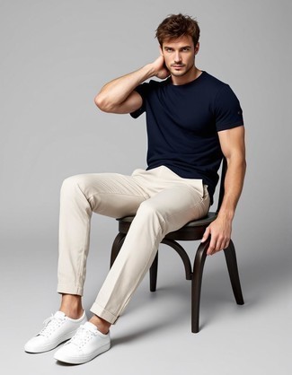 С чем носить белые кожаные низкие кеды мужчине