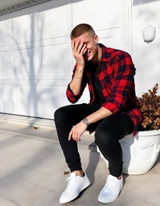 С чем носить белые кожаные низкие кеды мужчине