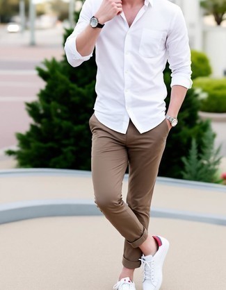 С чем носить белые кожаные низкие кеды мужчине