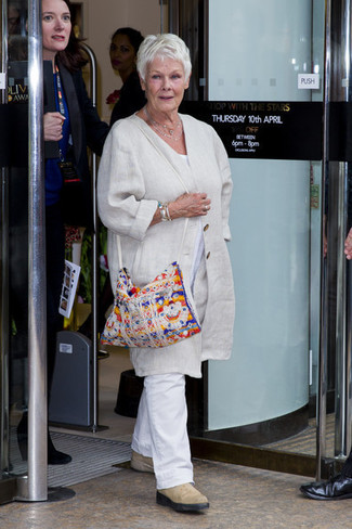 С чем носить белые льняные брюки чинос женщине