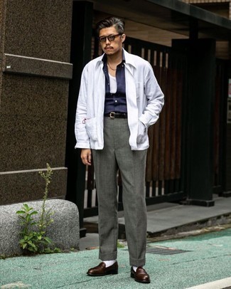 С чем носить белую льняную куртку-рубашку мужчине