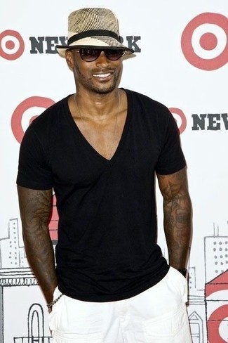 С чем носить белые льняные шорты мужчине