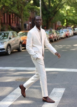 С чем носить белый льняной костюм