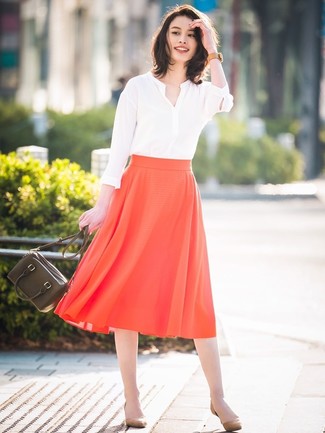 С чем носить белую блузку с длинным рукавом