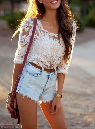 С чем носить белую блузку с длинным рукавом