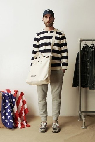 С чем носить белую лонгслив с горловиной на пуговицах мужчине