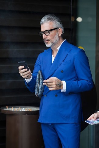 Как носить белую рубашку с длинным рукавом с синим костюмом