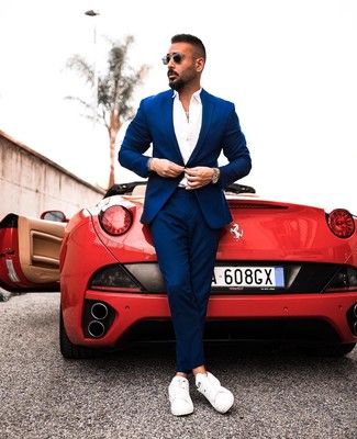 Как носить белую рубашку с длинным рукавом с синим костюмом