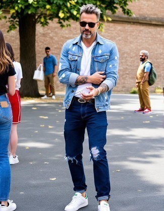 Какие джинсовые куртки носить с белой рубашкой с длинным рукавом мужчине