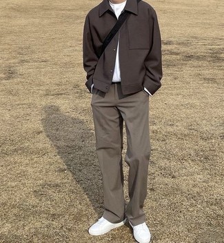 С чем носить белую футболку с длинным рукавом мужчине