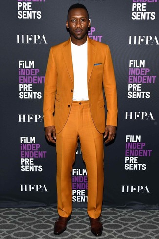 Какие монки носить с белой футболкой с длинным рукавом