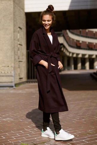 Как носить белые низкие кеды с черным пальто женщине