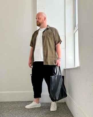 Какие брюки карго носить с белыми низкими кедами