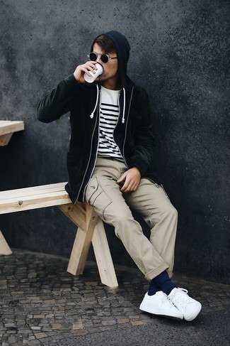 Какие брюки карго носить с белыми низкими кедами