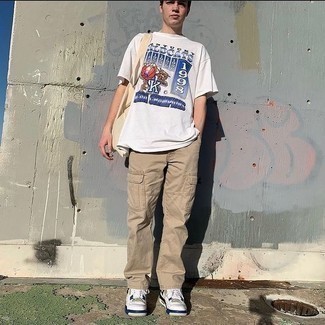 Какие брюки карго носить с белыми низкими кедами