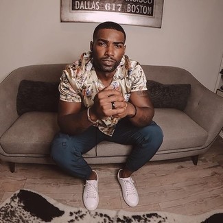 Какие брюки карго носить с белыми низкими кедами