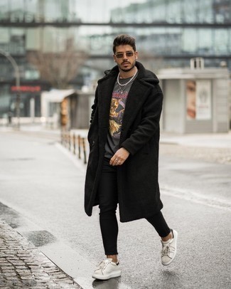 Какие шубы носить с белыми низкими кедами мужчине