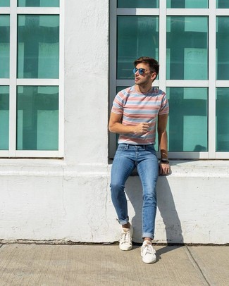 Какие джинсы носить с белыми низкими кедами мужчине