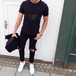 Какие джинсы носить с белыми низкими кедами мужчине