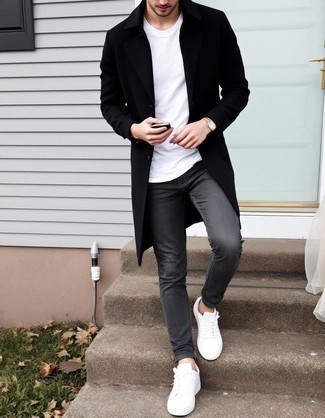 Какие длинные пальто носить с белыми низкими кедами